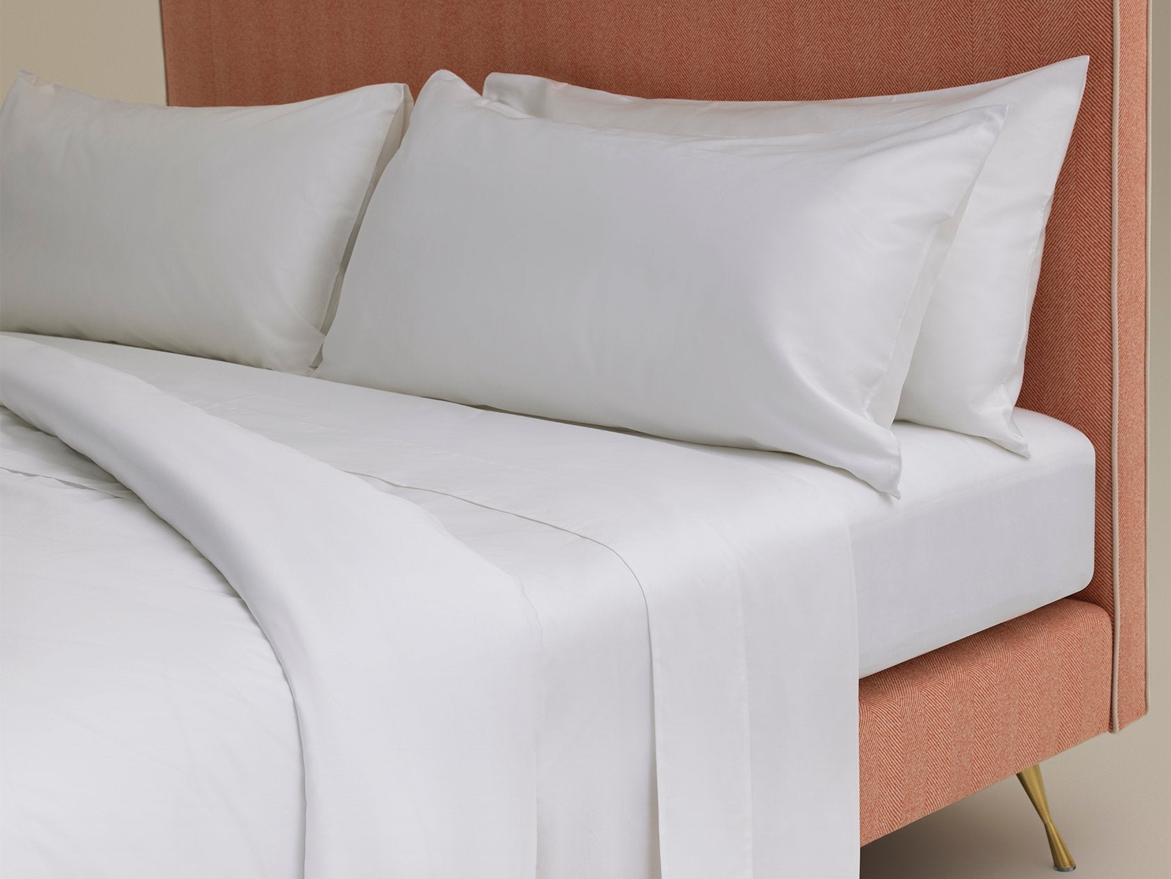 Savoir The Dream 650 Bed Linen close up