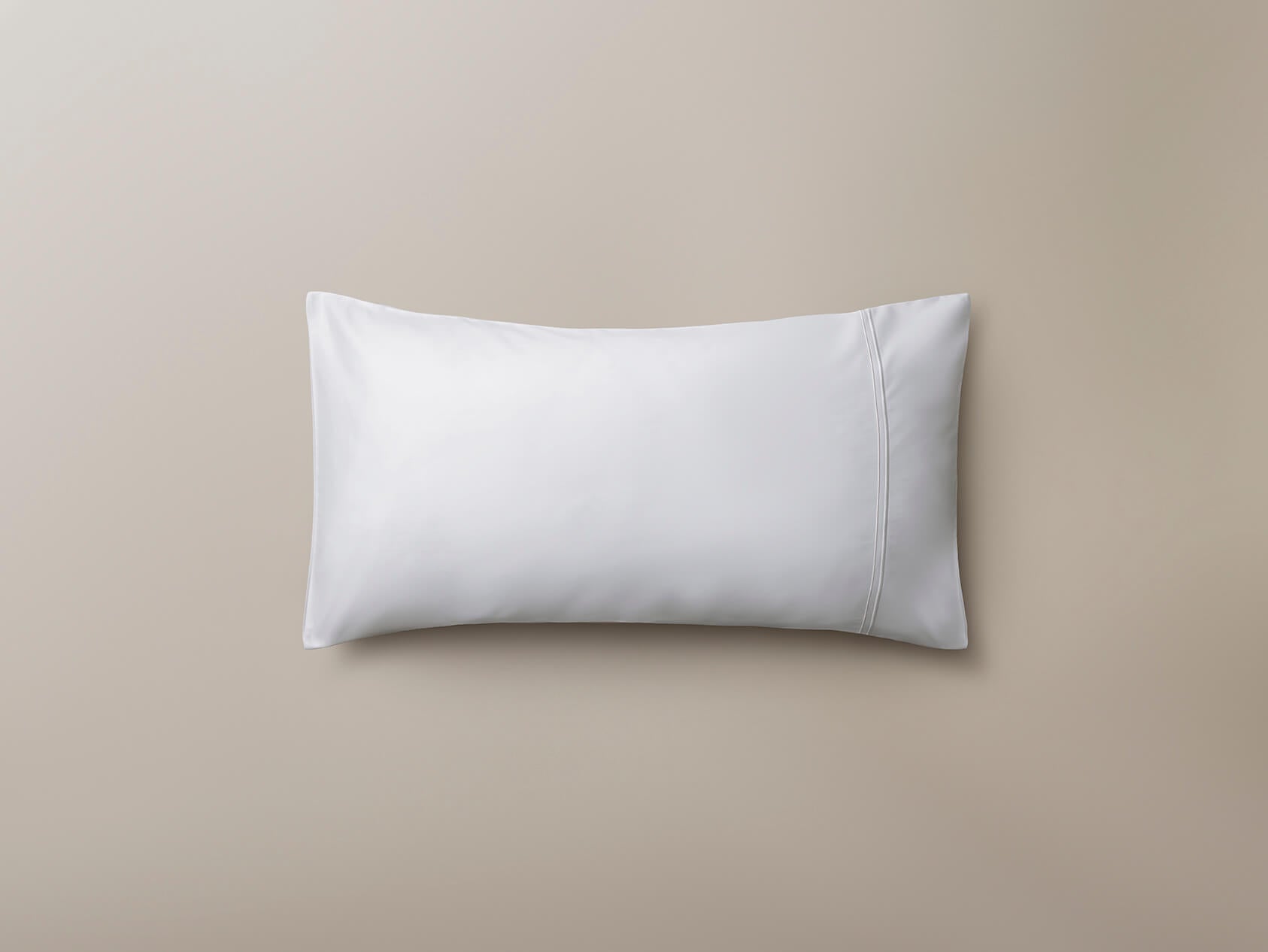The Dream pillowcase with white cording