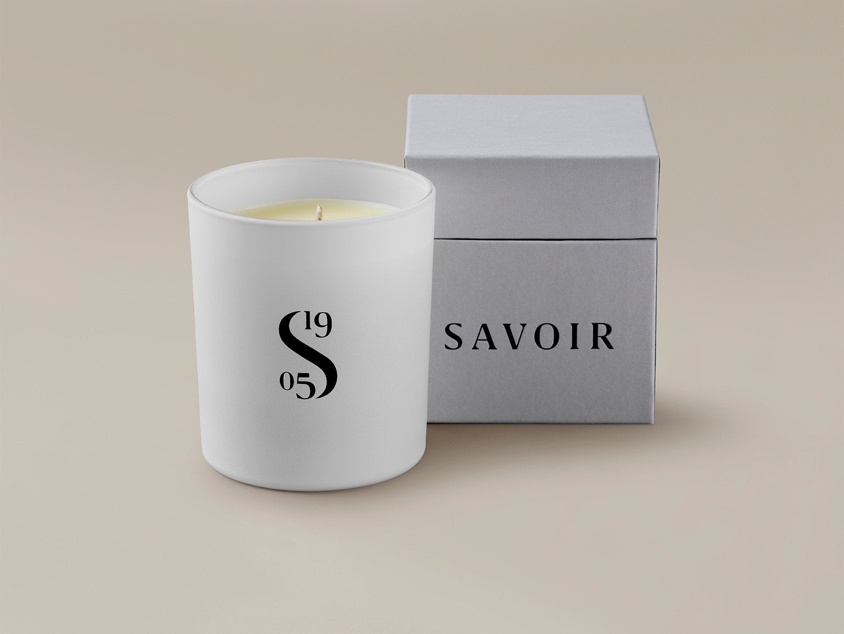 Savoir candle with the box