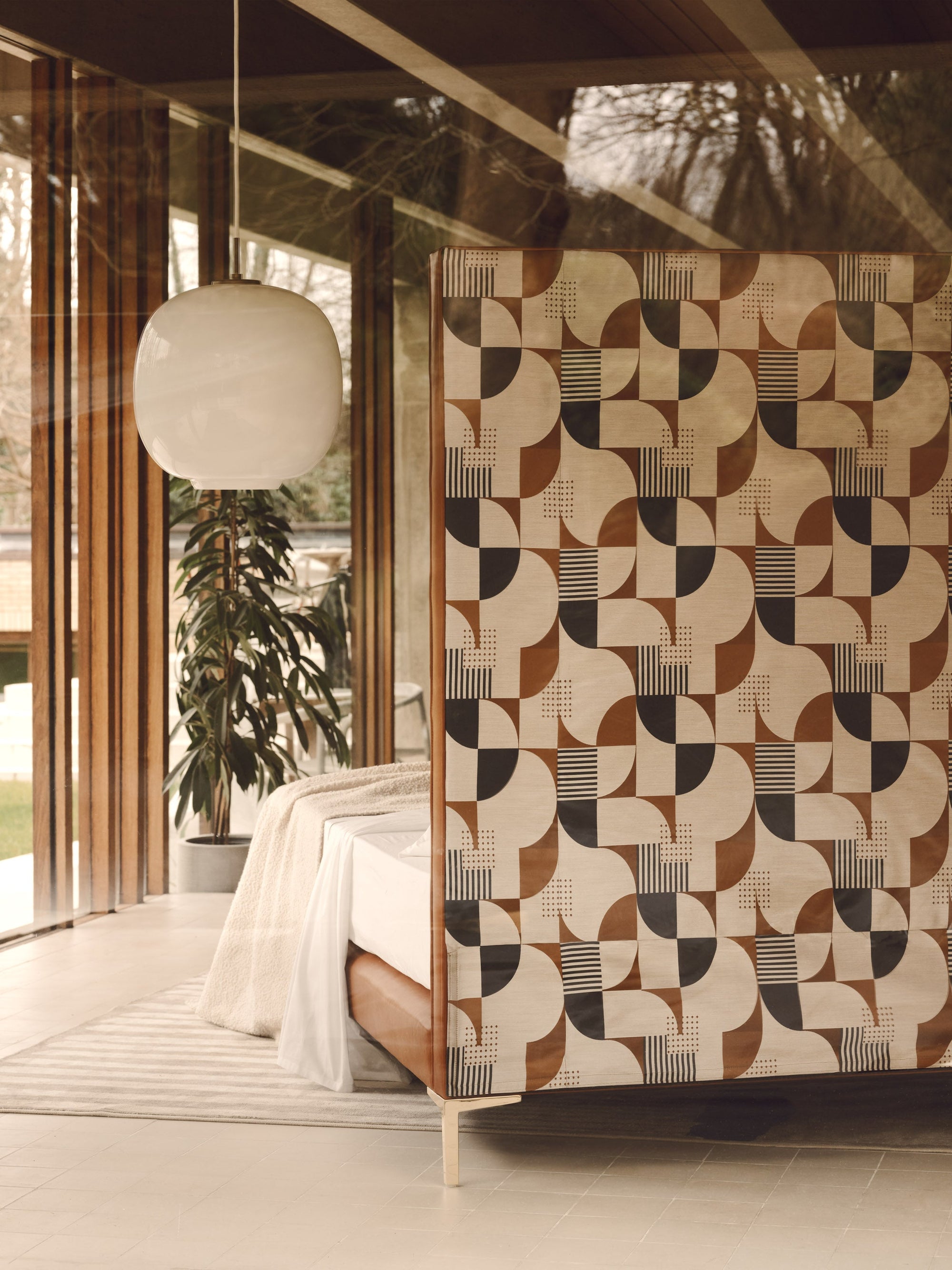 Close-up of the Savoir Winston headboard back design