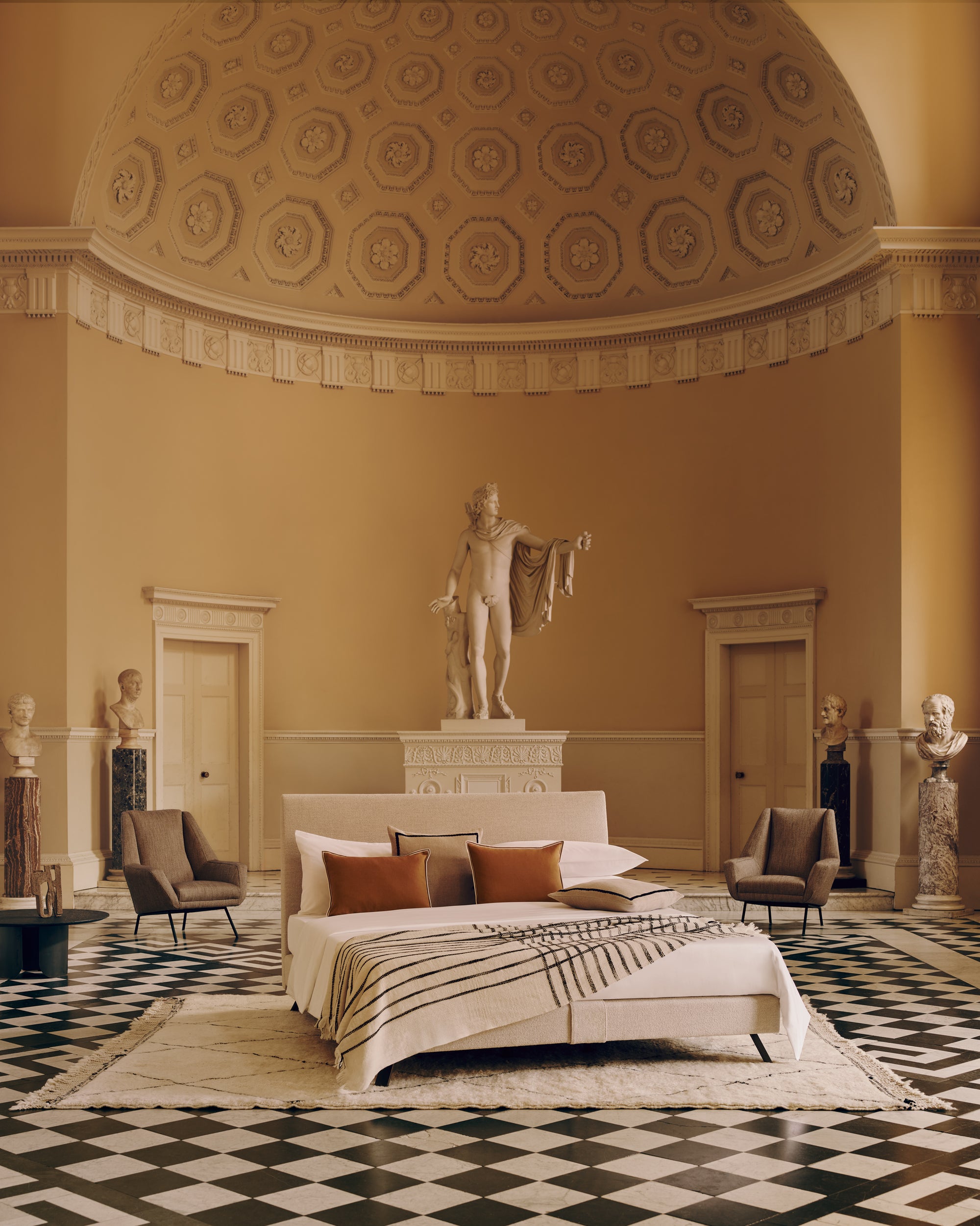 Savoir Ian bed in Syon House with dome ceiling