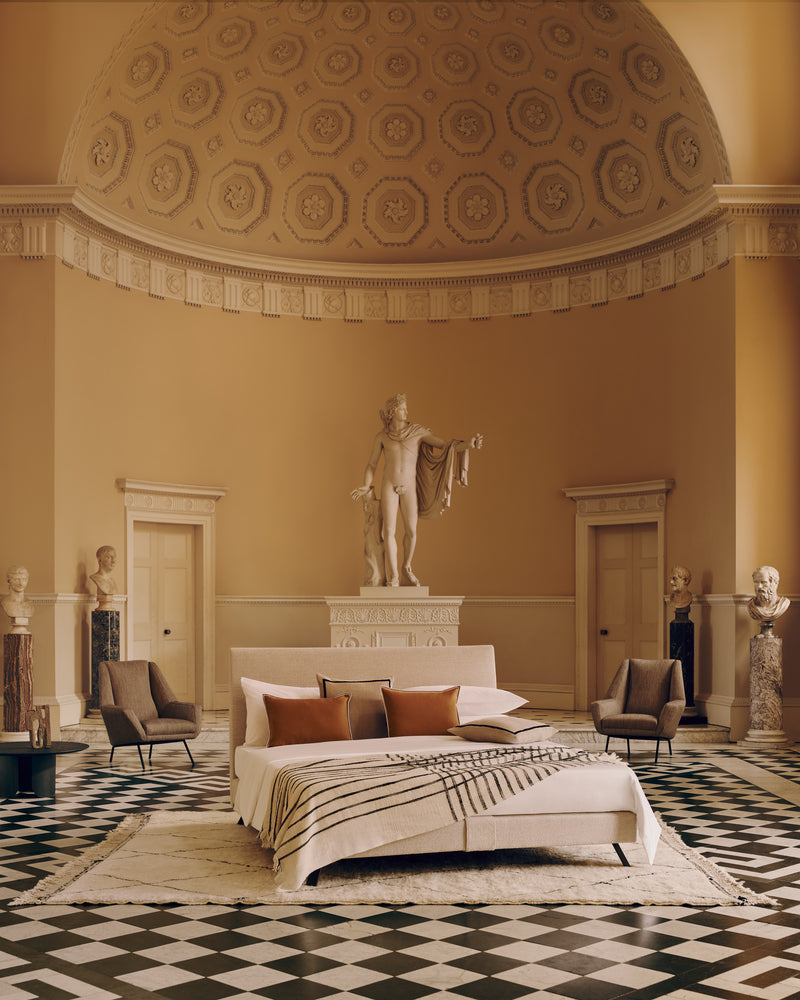 Savoir Ian bed in Syon House with dome ceiling