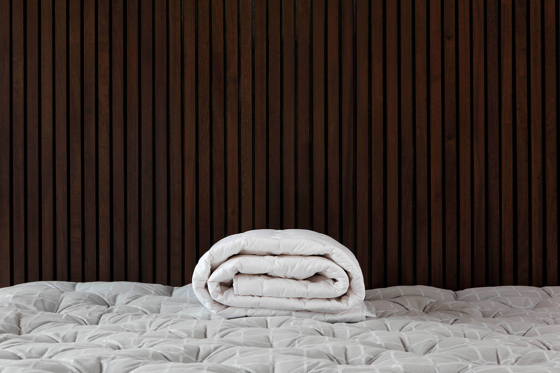 Climate control mattress protector