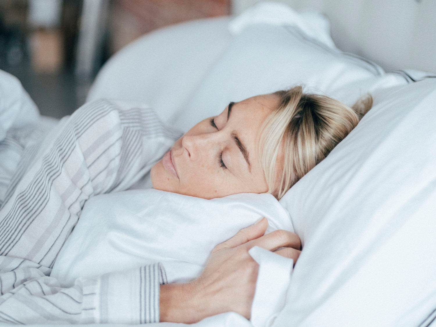 Female model laying her head on Oxford  percale pillowcases