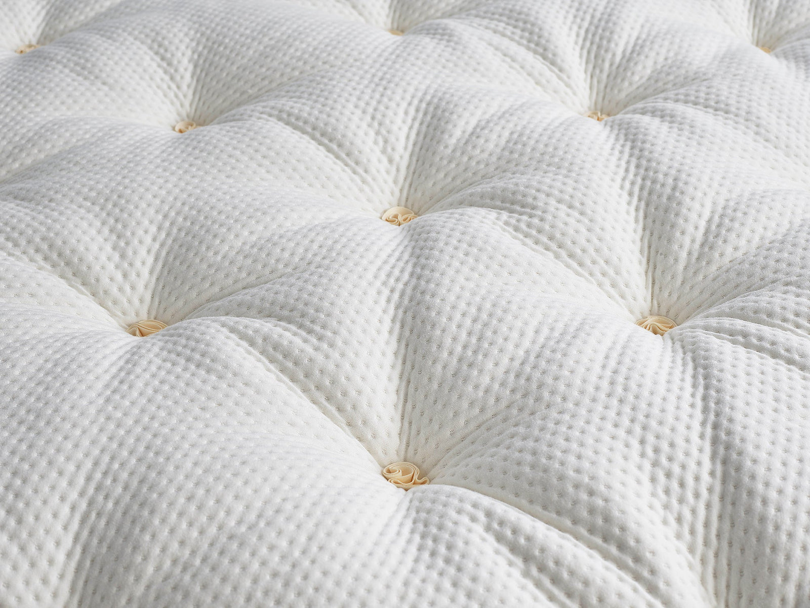 No1 topper tufts details and close-up