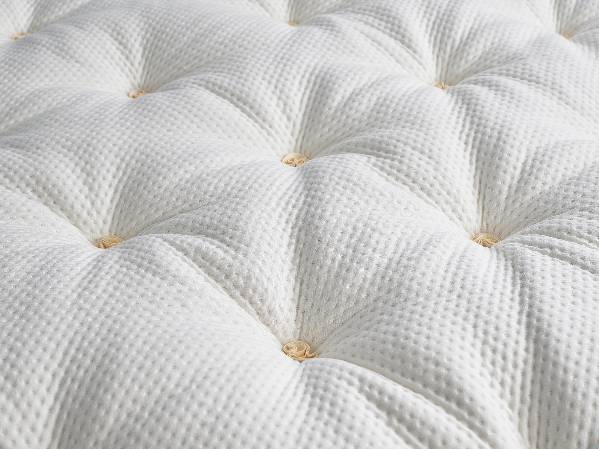 No1 topper tufts details and close-up