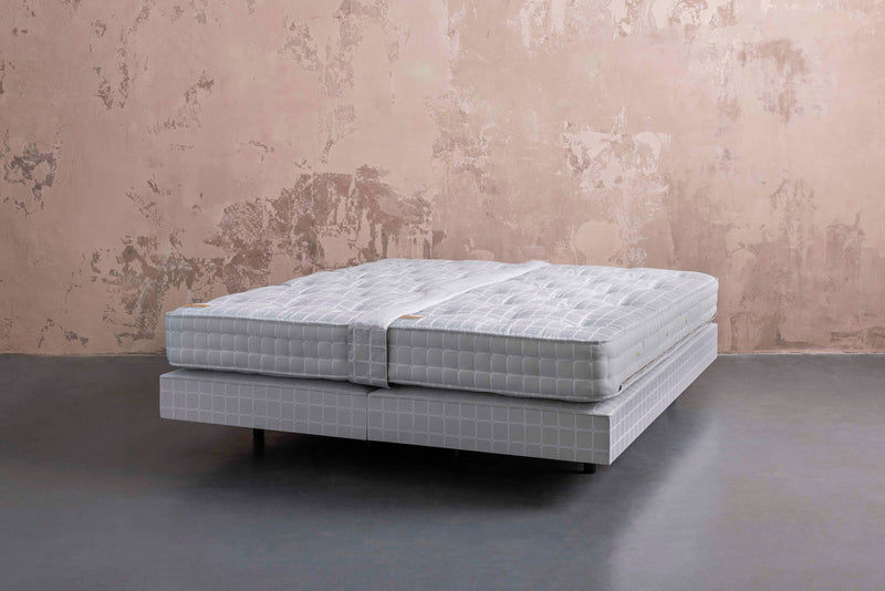 savoir no5 mattress from an angle view