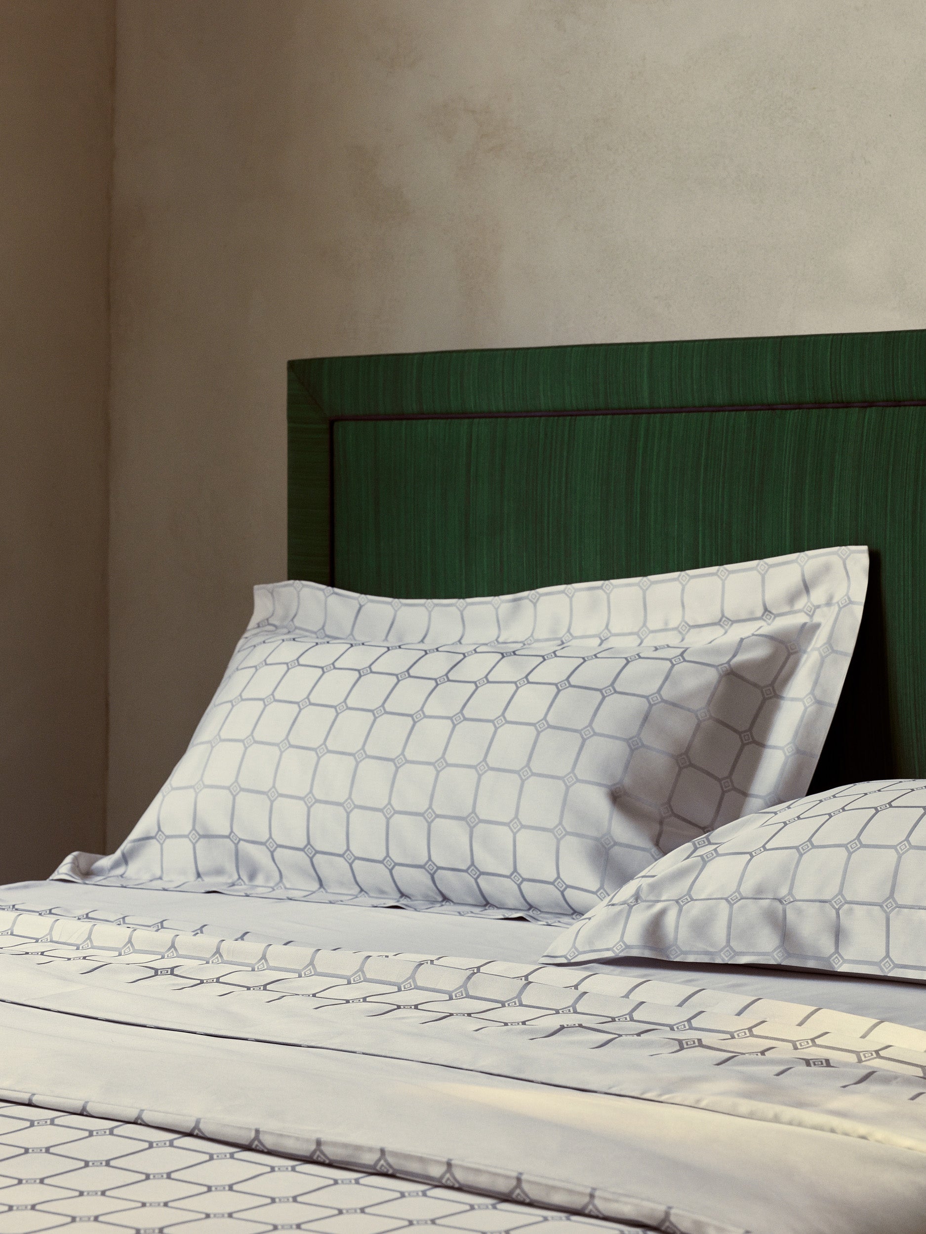 Savoir Oxford pillowcase with a silver trellis pattern