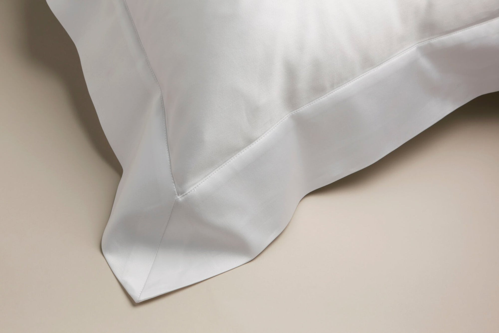 Sateen details on an Oxford pillowcase
