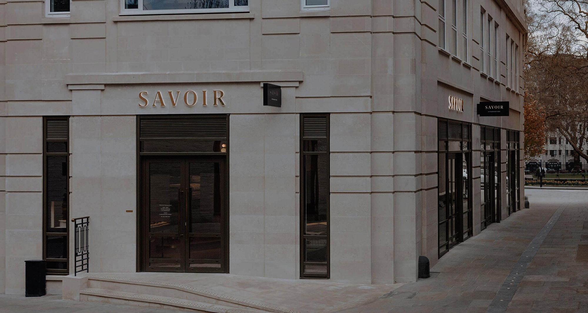 The front view of the savoir Mayfair showroom